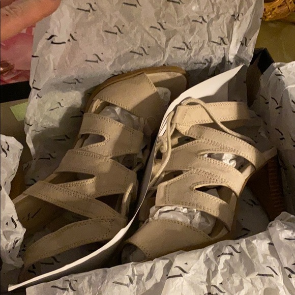 Sandals - Picture 7 of 7